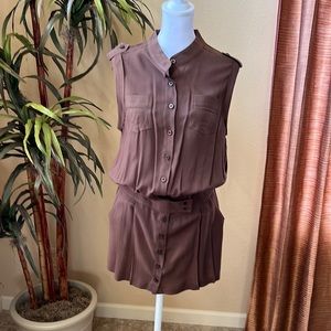 Sleeveless button down top with cummerbund waist and peplum pleated bottom. M/L